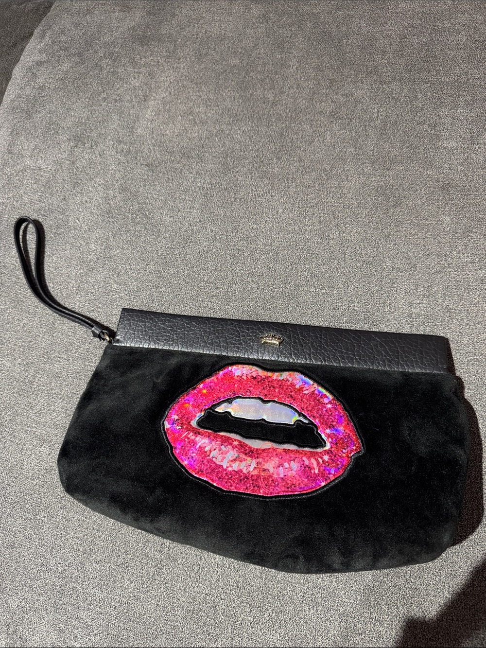 Juicy couture vintage Y2K Black Velvet Wristlet Clutch with Pink Sequin Lips